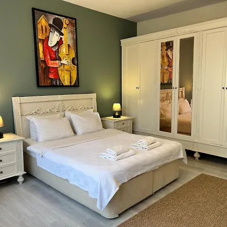 Appartamento Spacious & Peaceful 2br Apt. W/ Balcony *