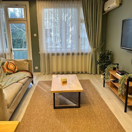 Spacious & Peaceful 2br Apt. W/ Balcony * Provincia di Istanbul