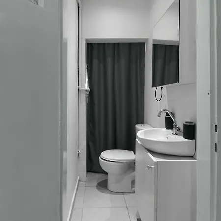 Spacious & Peaceful 2br Apt. W/ Balcony イスタンブール