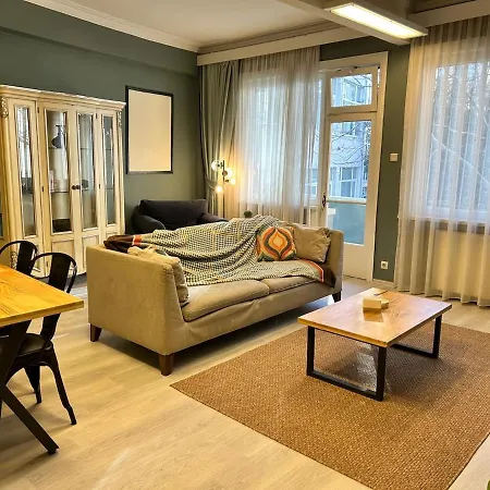 Spacious & Peaceful 2br Apt. W/ Balcony アパート *