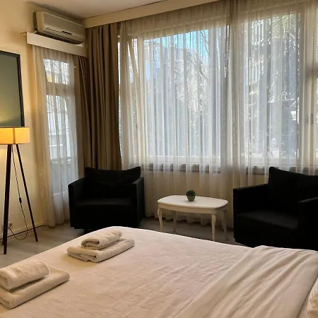 Spacious & Peaceful 2br Apt. W/ Balcony Apartment